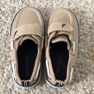 Boy toddler shoes, size 6. Worn once maybe!